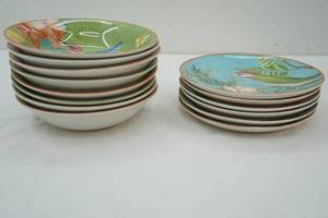 lot 245 image: Williams Sonoma Salad Plates & Large Bowls