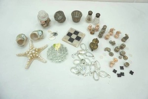 lot 247 image: Vintage Decor and More
