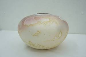 lot 253 image: Tony Evan Art Pottery Vase. Mid-Century Modern