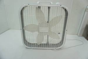 lot 267 image: Lasko Box Fan