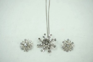 lot 283 image: Grandmas Diamond Pendant and Broaches