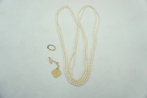 lot 284 image: 100 Pearl Necklace