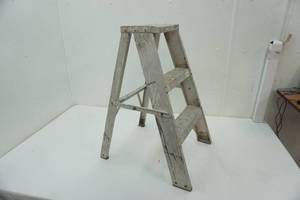 lot 315 image: Step Ladder. 28