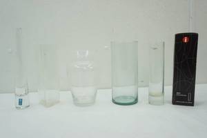 lot 322 image: Glass Vase Lot