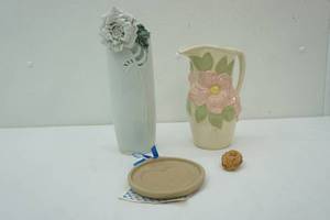 lot 323 image: Holland Mold Pottery Pitcher and other decor