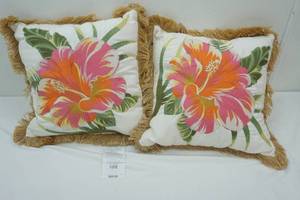 lot 330 image: accent pillows