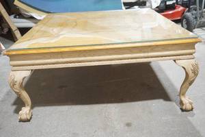 lot 359 image: Clawfoot Coffee Table with Glass Piece for Top