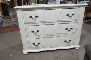 lot 363 image: 3 Drawer White Wooden Dresser