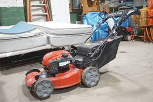 lot 367 image: Toro Push Lawn Mower with Bag
