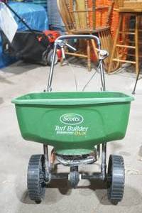 lot 368 image: Scotts Turf Builder SeederFertilizer