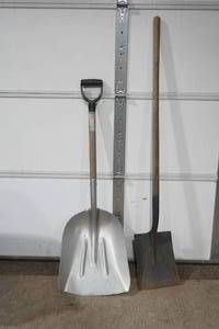 lot 373 image: Scoop Shovel and Square Shovel