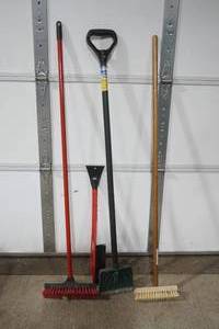 lot 378 image: 2 Deck Brushes, 7 Ice Scraper and Car Ice Scraper with Brush