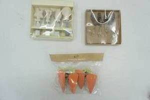lot 383 image: Cheese Knives, table cloth weights, and napkin rings