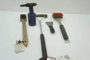 lot 384 image: Grilling Tools