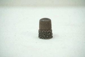 lot 386 image: Vintage Sterling Silver Thimble