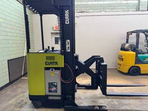 lot 9 image: 1994 Clark NPR20 4000lb Reach Forklift