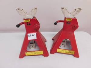 lot 17 image: 2 - 3 Ton Jack Stands