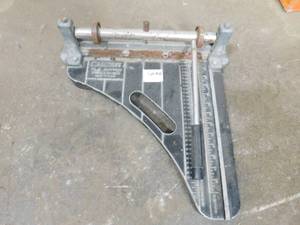 lot 28 image: Roberts Vinyl Tile Cutter