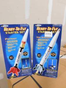 lot 36 image: 2 - Estes Ready-To-Fly Toy Rockets