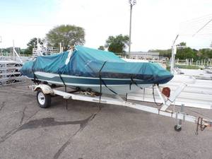 lot 2 image: 1980 Glastron  Boat 140 MerCruiser with Trailer