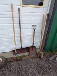 lot 59 image: Post Hole Digger Coal Shovel, Snow Shovel, Thatcher