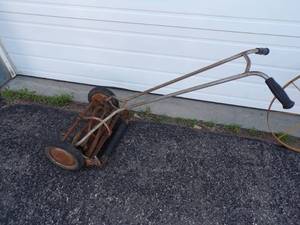 lot 78 image: Vintage Push Mower
