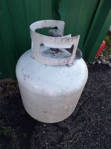 lot 83 image: 20# Propane Tank