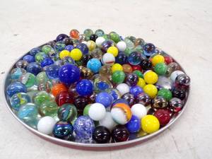lot 15 image: Vintage Marbles