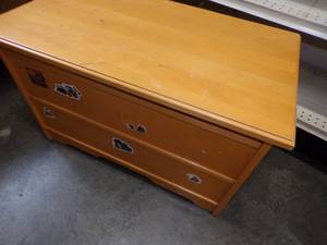lot 21 image: Wood Toy Box