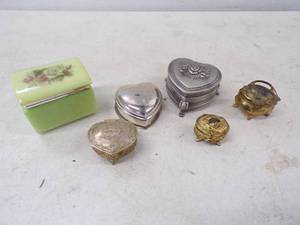 lot 24 image: Jewelry Boxes