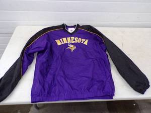 lot 31 image: Minnesota Viking Wind Breaker  Size L
