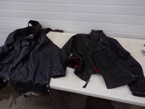 lot 41 image: Harley Davidson Leather Coat Size 1W and Chaps XL