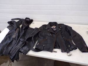 lot 42 image: Harley Davidson Leather Coat Size no tag and Chaps M