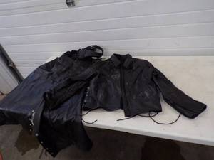 lot 43 image: Leather Coat Size 1W and Chaps L