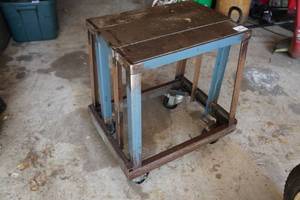 lot 186 image: Metal Rolling Cart
