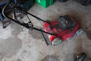 lot 190 image: Troy-Bilt Lawn Mower