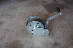 lot 562 image: Hand Crank Winch