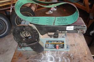 lot 447 image: Delta 4 Belt6 Disc Sander