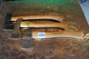 lot 567 image: 3 Hatchets