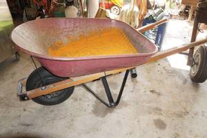 lot 571 image: Craftsman Wheelbarrow