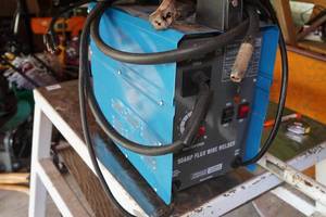 lot 1B image: Chicago Electric 90 Amp Flux Wire Welder