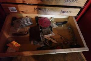 lot 287 image: Assorted Tools - Screwdrivers, Utility Knives