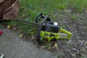lot 139 image: Poulan 2150 Gas Chain Saw