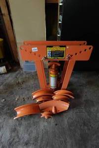 lot 112 image: Central Hydraulics 16 Ton Hydraulic Pipe Bender