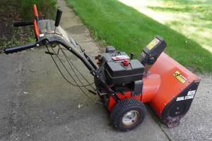 lot 4 image: Spirit 825 Dual Stage Snow Thrower