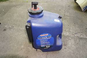 lot 8 image: Reliance 8 Gallon Hyroller Water Container