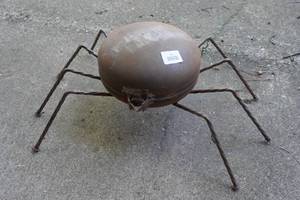 lot 10 image: Homemade Metal Spider Lawn Art