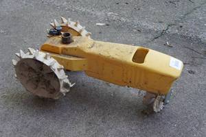 lot 12 image: Traveling Tractor Sprinkler