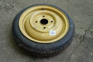 lot 15 image: Bridgestone Tire T10580D13 with Wheel