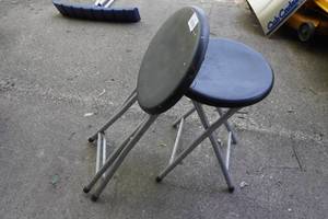 lot 32 image: 2 Folding Stools
